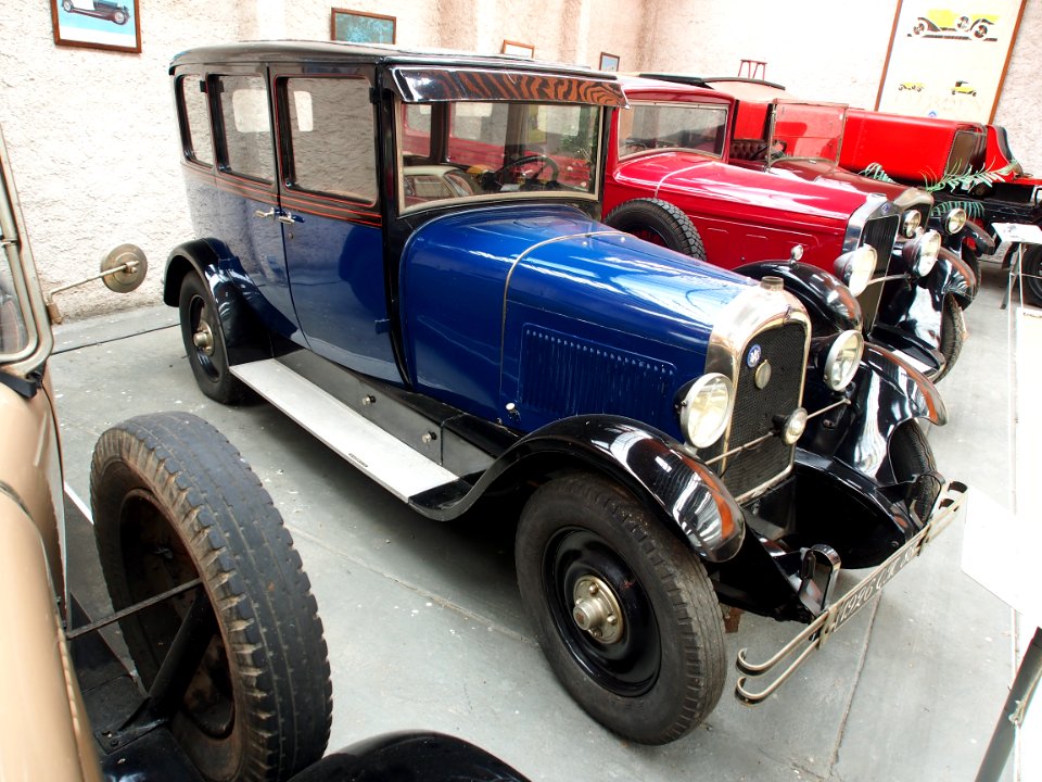 Old blue Citroën of the Association Lorraine des Amateurs dAutomobiles, pic2