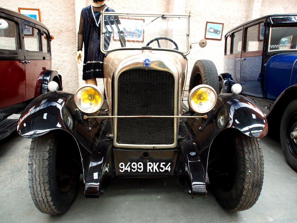 Old beige Citroën of the Association Lorraine des Amateurs dAutomobiles, pic1