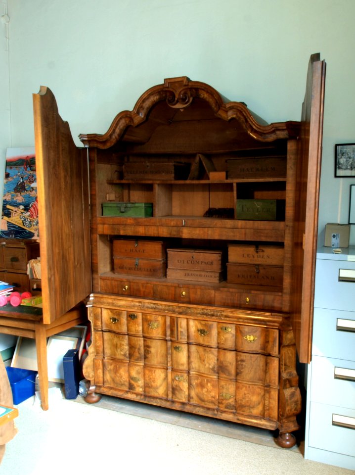 Old cabinet with boxes that belonged to Teyler
