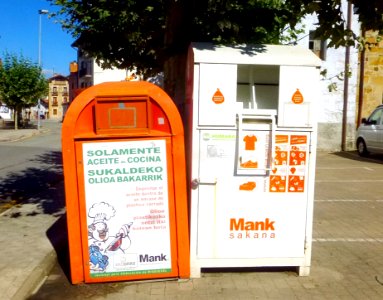 Olazagutía - Contenedores de reciclaje 1