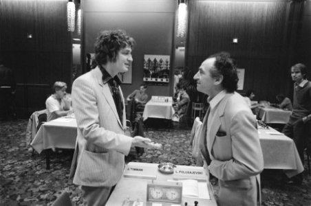 Ohra-schaaktoernooi in Amsterdam Timman (l) spreekt met Szabo, Bestanddeelnr 933-0398