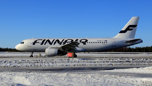 OH-LXM Oulu Airport 20180407 03