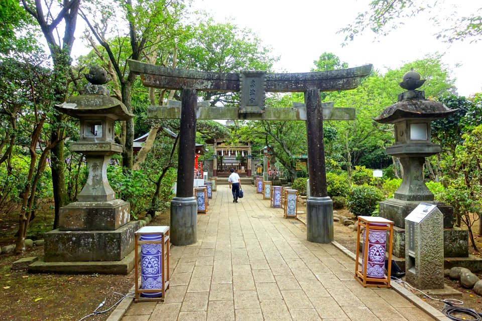 Okutsunomiya Shrine walkway - Enoshima, Japan - DSC07847