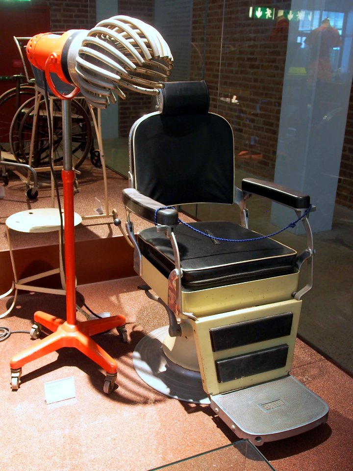 Old barberchair and hairdryer Teknikens och Sjöfartens hus, Science and Maritime House