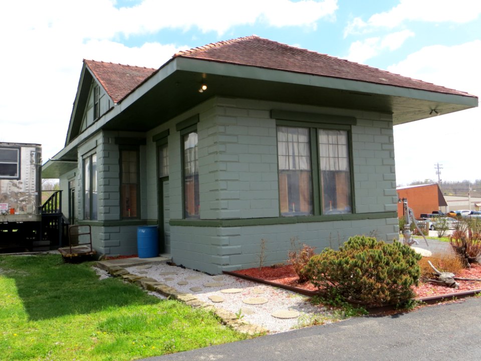 OhioCountyKY-Fordsville-depot-end