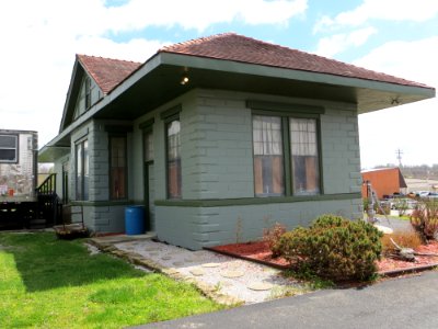 OhioCountyKY-Fordsville-depot-end