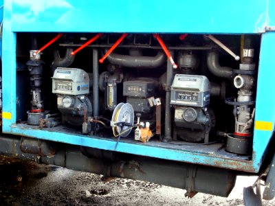 Old KLM fuel bowser pic2