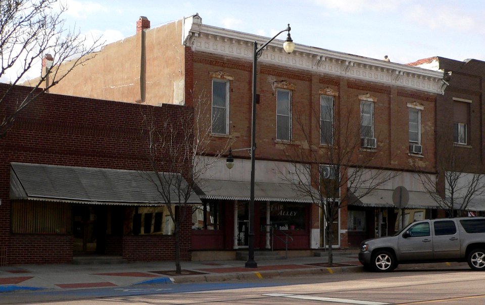 Old Gray County Kansas courthouse from SE 1