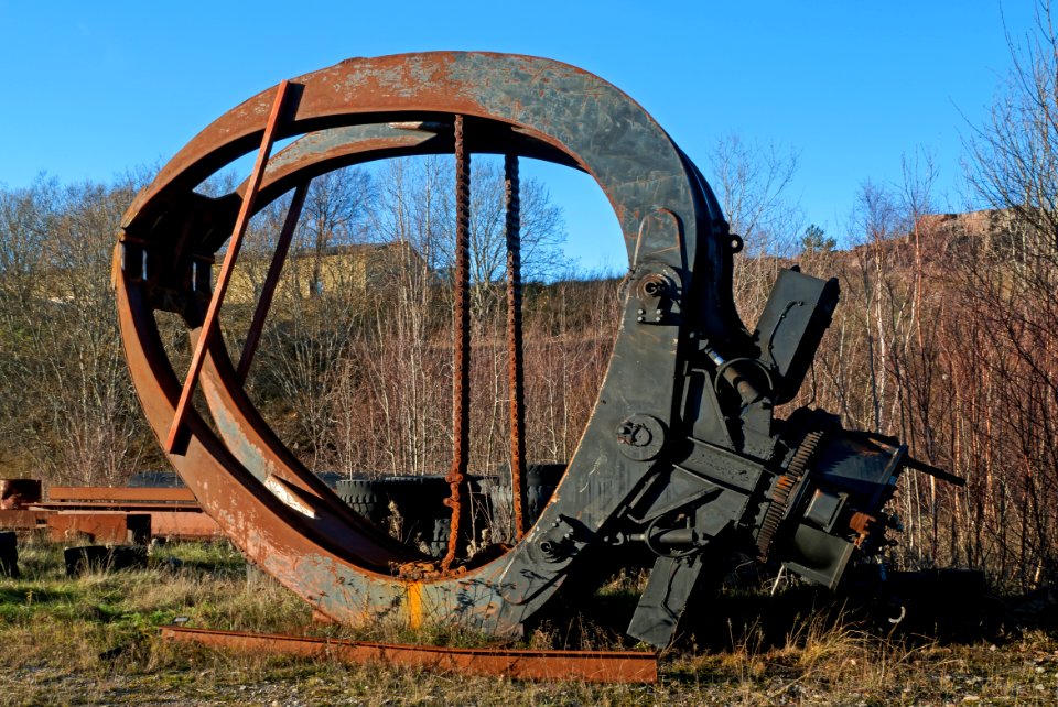 Old huge crane claw in Rixö quarry 6