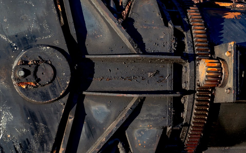 Old huge crane claw in Rixö quarry - detail