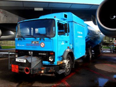 Old KLM fuel bowser pic3