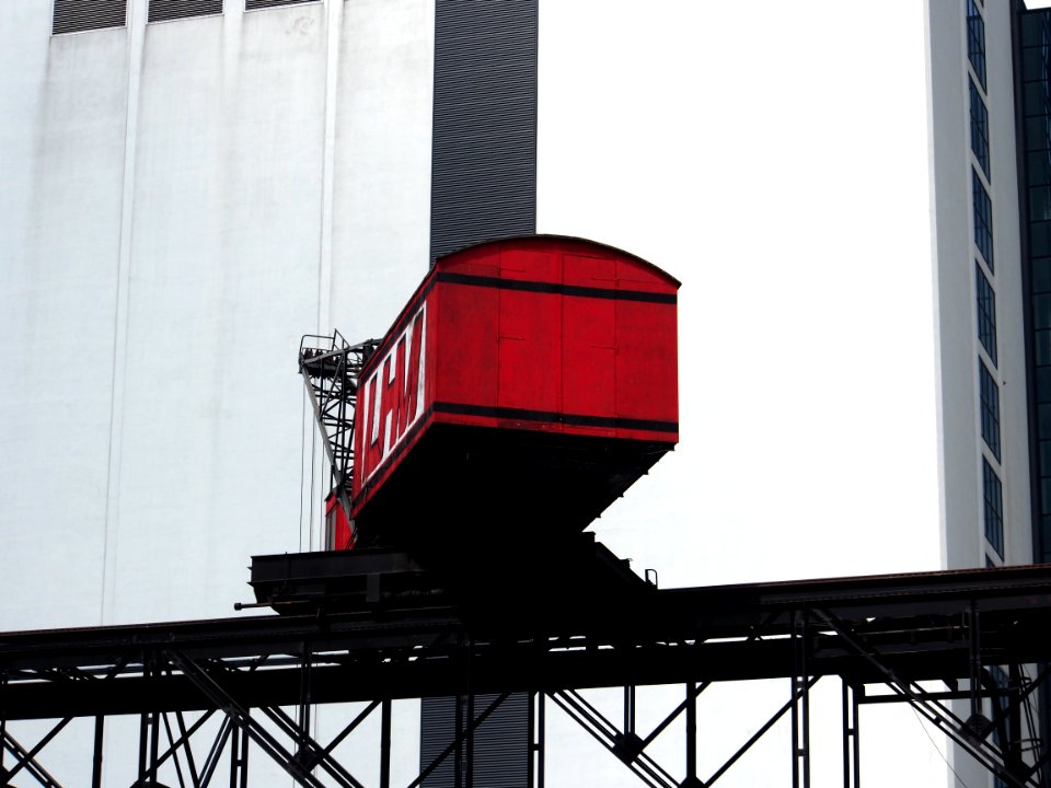Old LMH rail crane at VEJLE habor, pic1