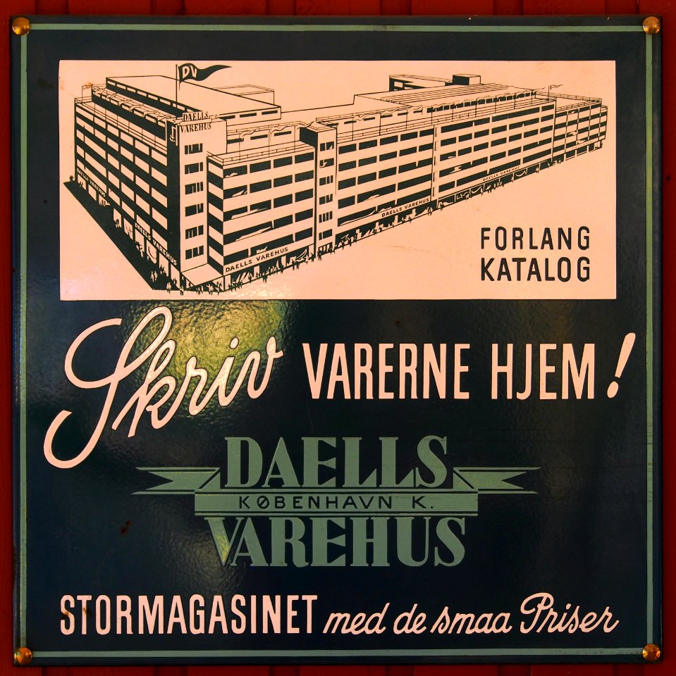 Old Danish enamel advertising sign, DAELLS VAREHUS (green)