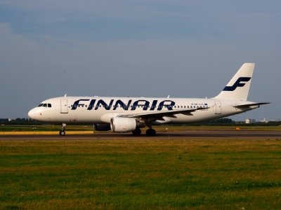 OH-LXL Finnair Airbus A320-214 - cn 2146 taxiing 22July2013 pic-002