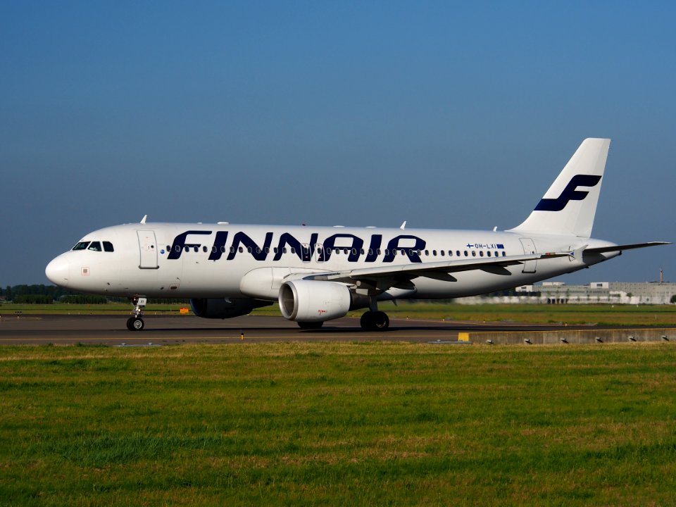 OH-LXI Finnair Airbus A320-214 - cn 1989 taxiing 15july2013 pic-003