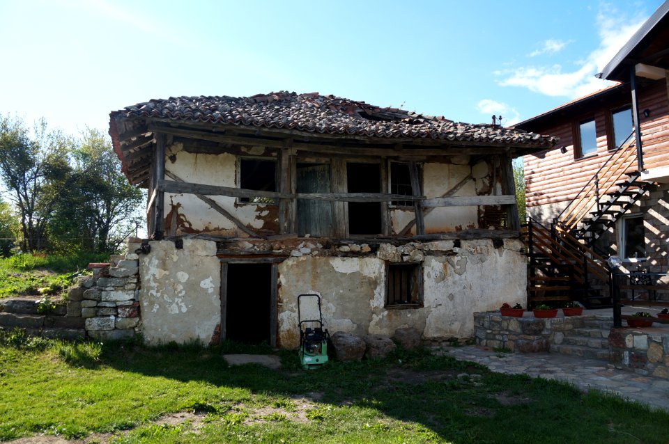 Old house in Novo Brdo (OSCAL19 trip)