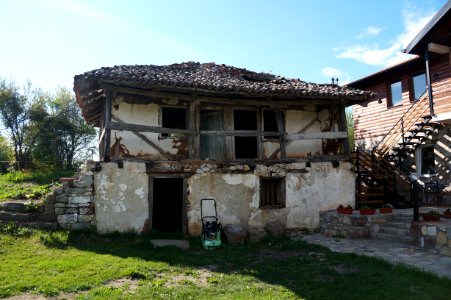 Old house in Novo Brdo (OSCAL19 trip)