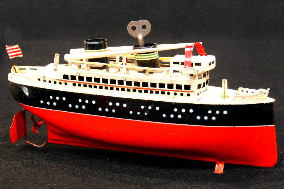 Old tin toy clock work ship, pic1