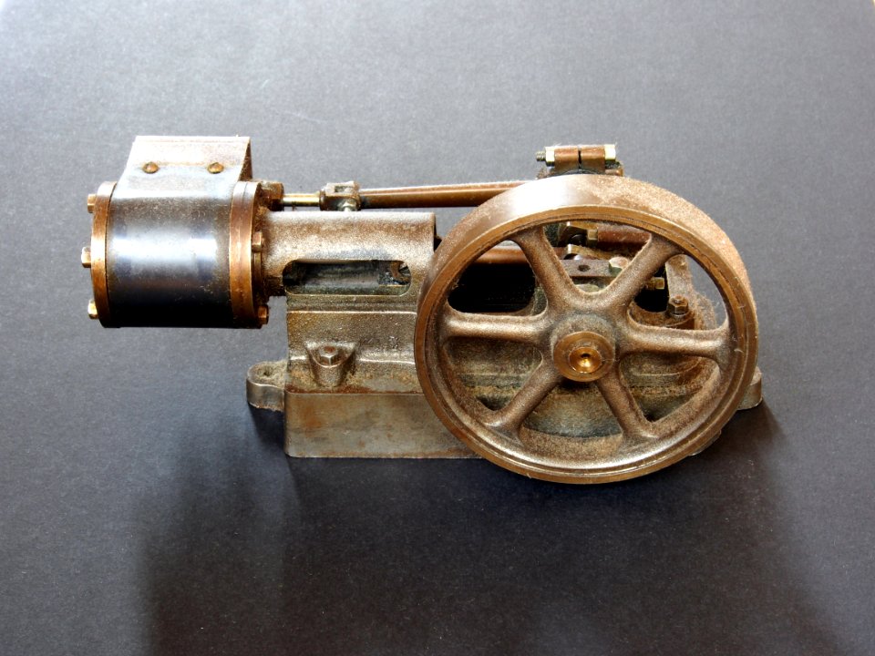 Old steam toy ,picsize 4608x3456 4608x3456
