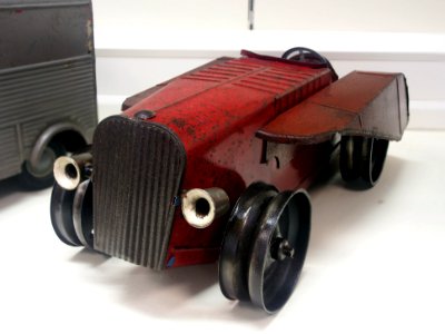 Old tin toy car, photo 2