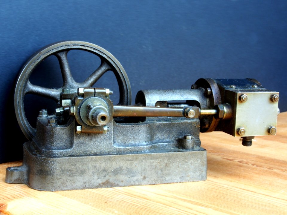 Old steam toy ,picsize 3972x2977