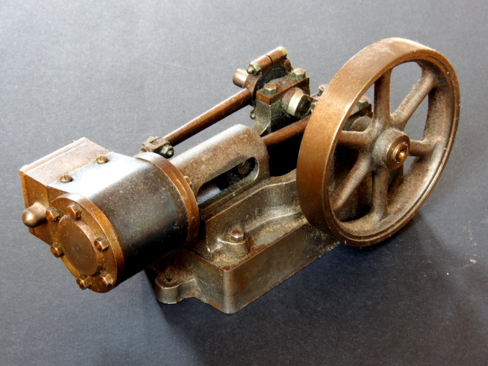 Old steam toy ,picsize 3931x2950