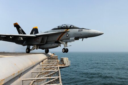 F-18 super hornet aircraft carrier