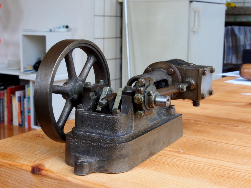 Old steam toy ,picsize 4608x3456 pic2 4608x3456