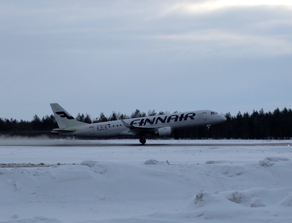 OH-LKE Oulu Airport 20180311 01