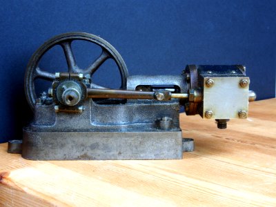 Old steam toy ,picsize 4608x3456