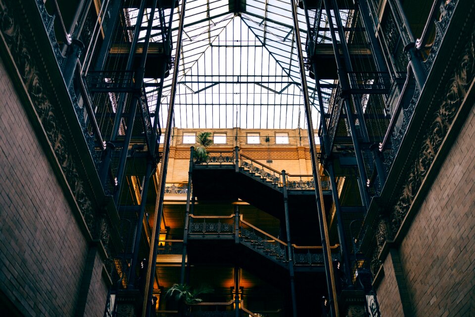 Building landmark metalworking