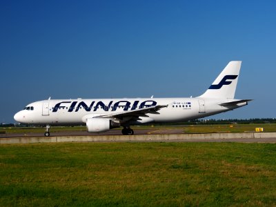OH-LXH Finnair Airbus A320-214 - cn 1913 taxiing 18july2013 pic-003