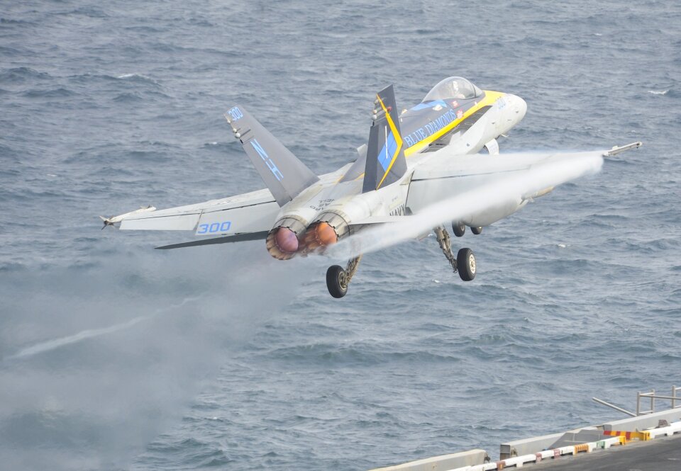 F-18 super hornet aircraft carrier