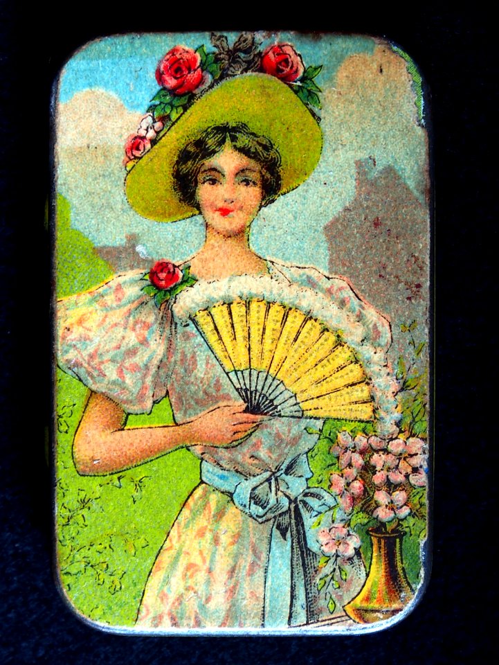 Old condom tin, photo1