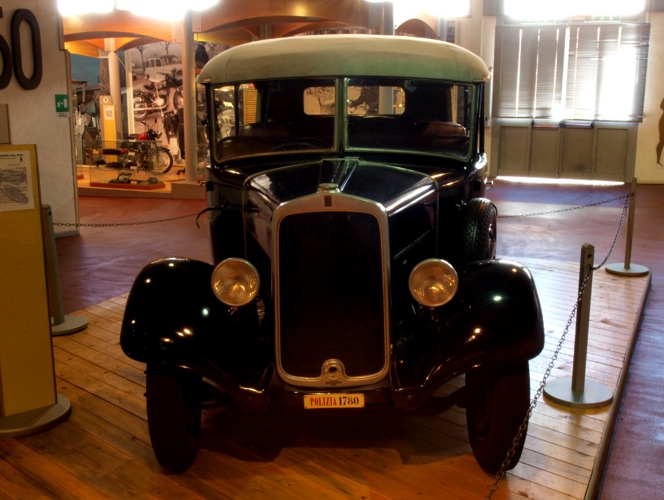Old Fiat Police car photo-3