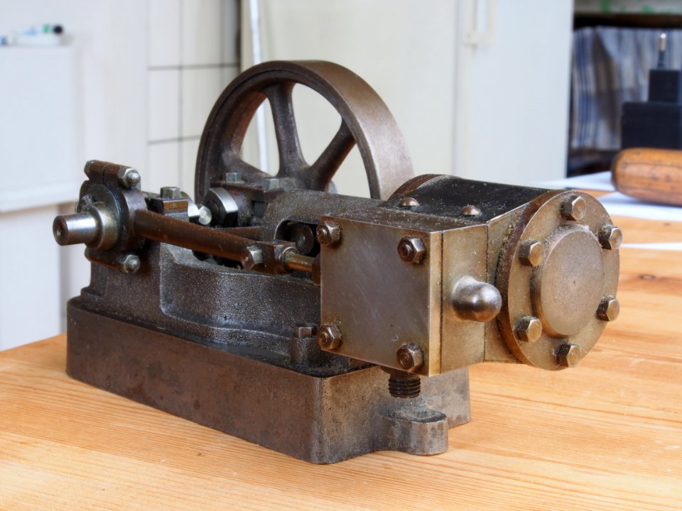 Old steam toy ,picsize 4608x3456 pic1 4608x3456