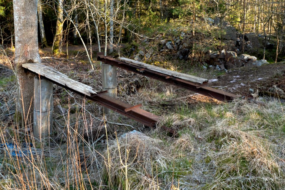 Old car inspection pit at Myrstigen 3