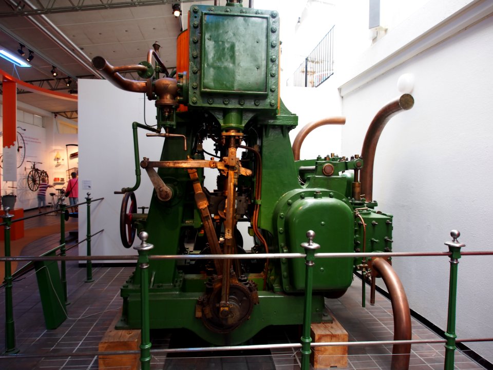 Old engine at the Teknikens och Sjöfartens hus, Science and Maritime House pic3