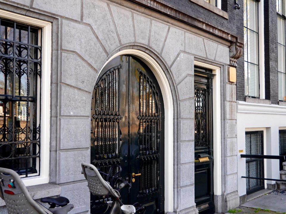 Old stone facade with gate and windows, Amsterdam old city - free photo, Fons Heijnsbroek photo