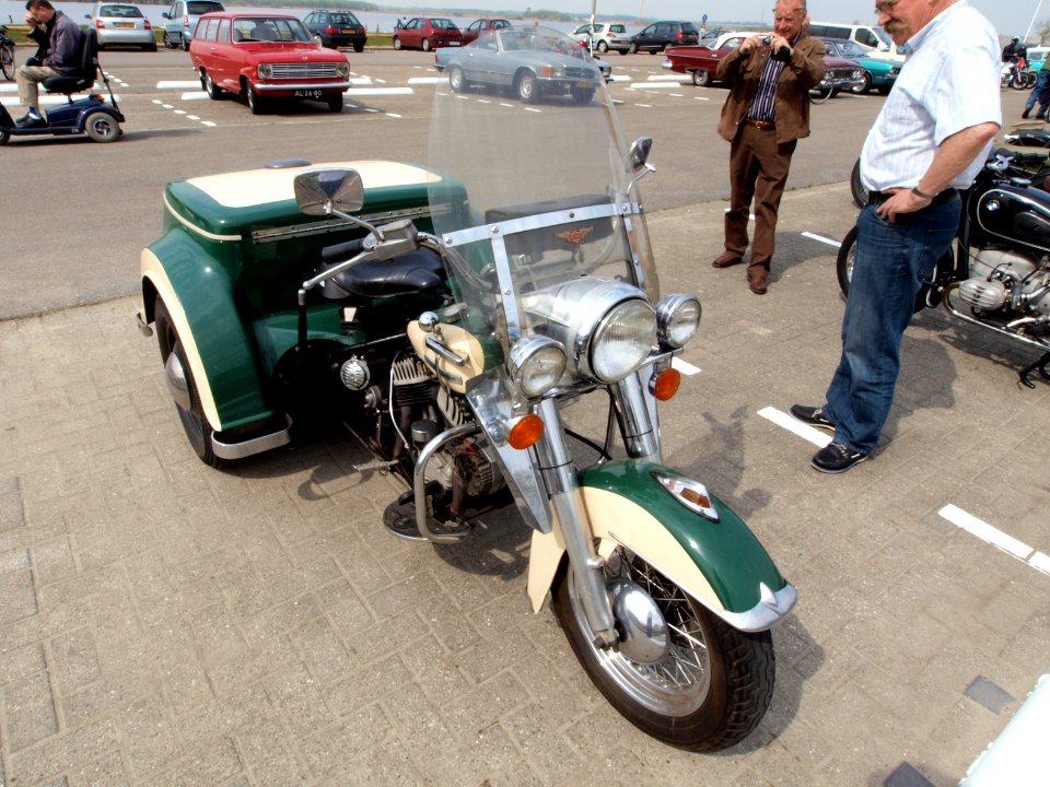 Old Harley davidson trike pic2