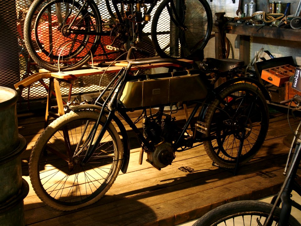 Old Gillet motorcycle, Musée de la Moto et du Vélo, Amneville, France, pic-017