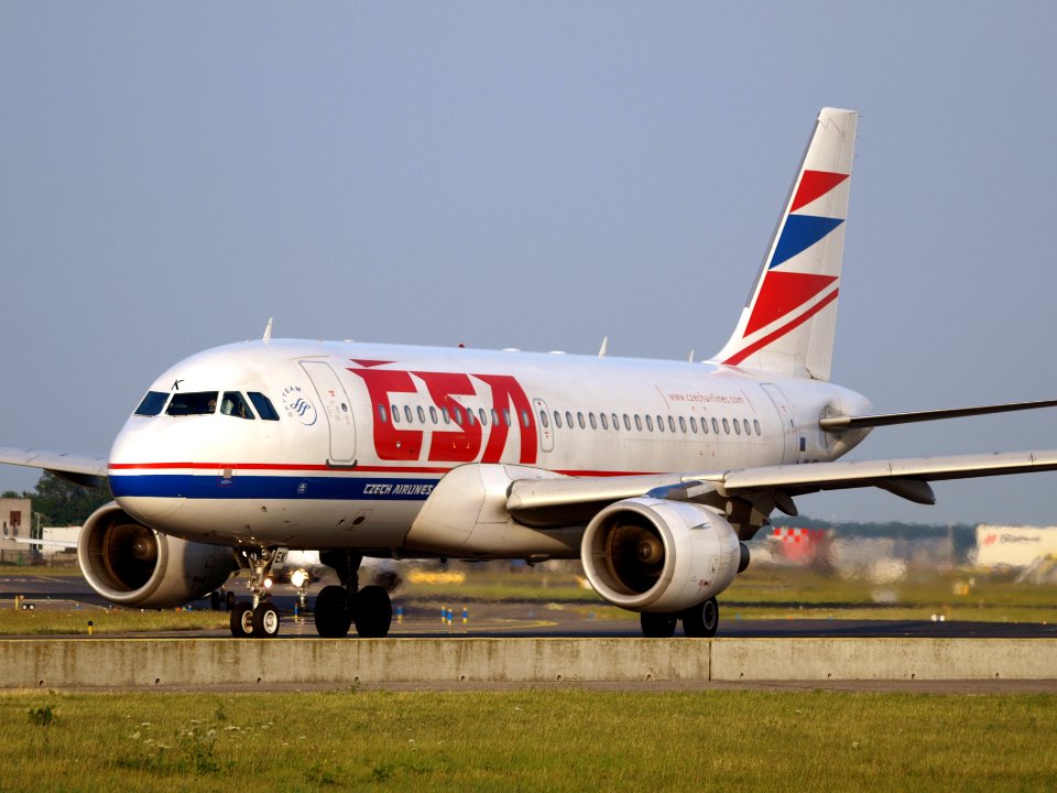 OK-MEK Czech Airlines (CSA) Airbus A319-112 - cn 3043 taxiing 22july2013 pic-003