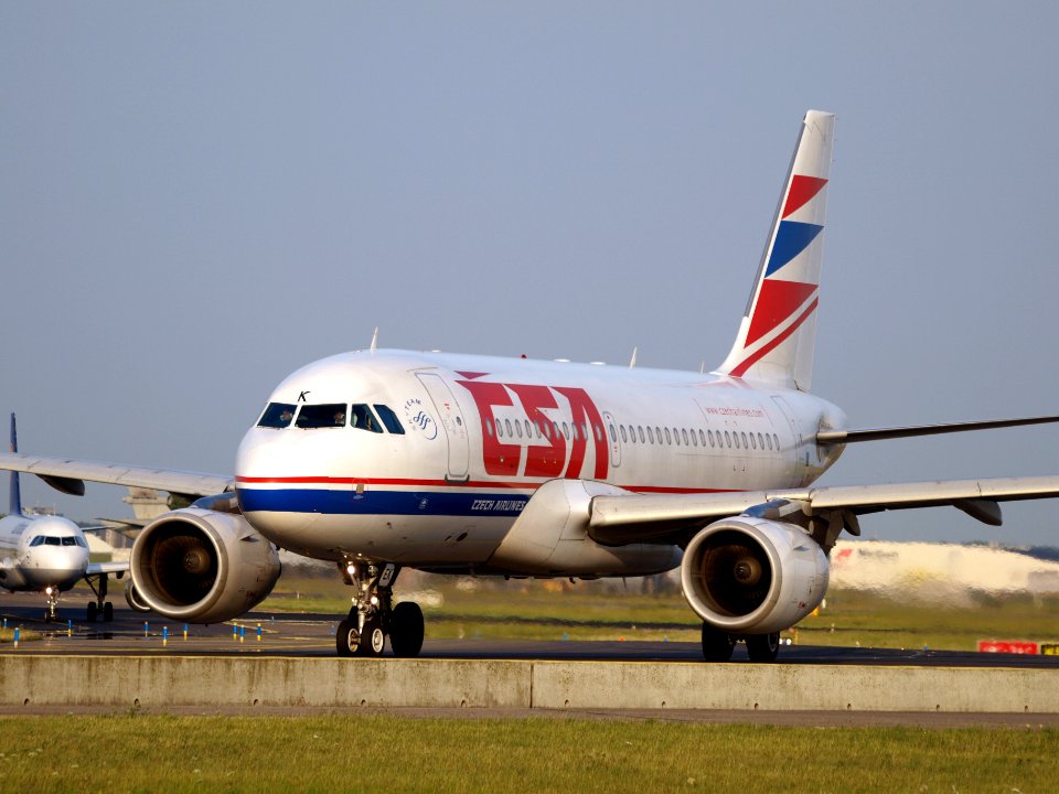 OK-MEK Czech Airlines (CSA) Airbus A319-112 - cn 3043 taxiing 22july2013 pic-002