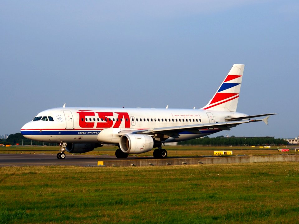 OK-MEK Czech Airlines (CSA) Airbus A319-112 - cn 3043 taxiing 22july2013 pic-004