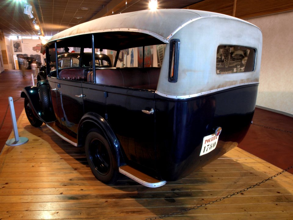 Old Fiat Police car photo-1