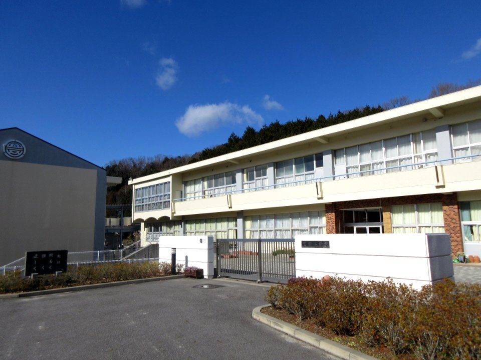Okazaki-City-Toyotomi-Elementary-School-1