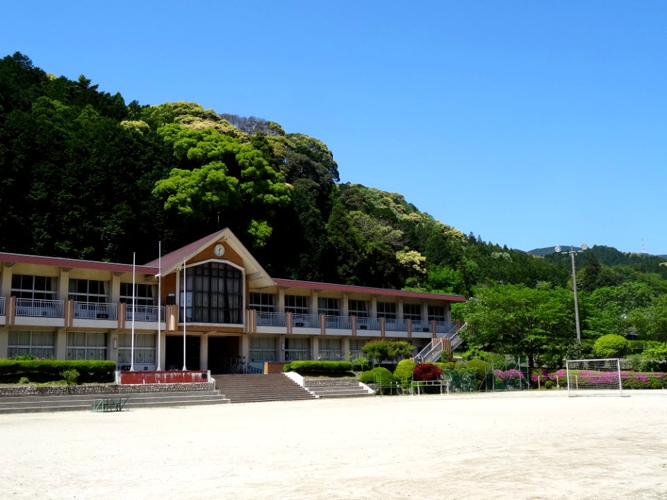 Okazaki-City-Miyazaki-Elementary-School-2