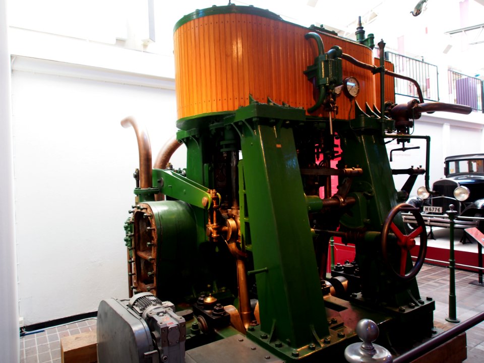 Old engine at the Teknikens och Sjöfartens hus, Science and Maritime House pic1