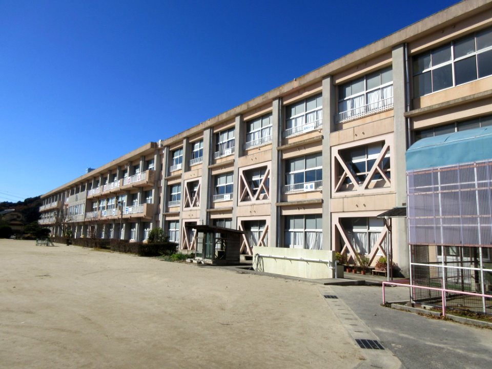 Okazaki-City-Yamanaka-Elementary-School-2