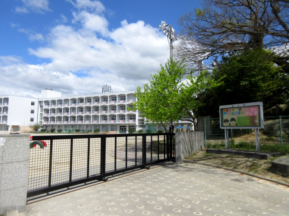 Okazaki-City-Umezono-Elementary-School-2